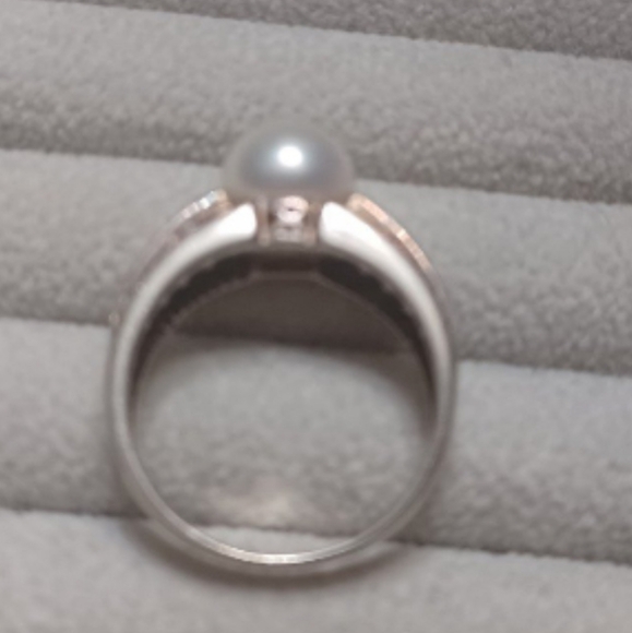 Solid 925 sterling silver, genuine pearl, and clear stone ring - Picture 2 of 4